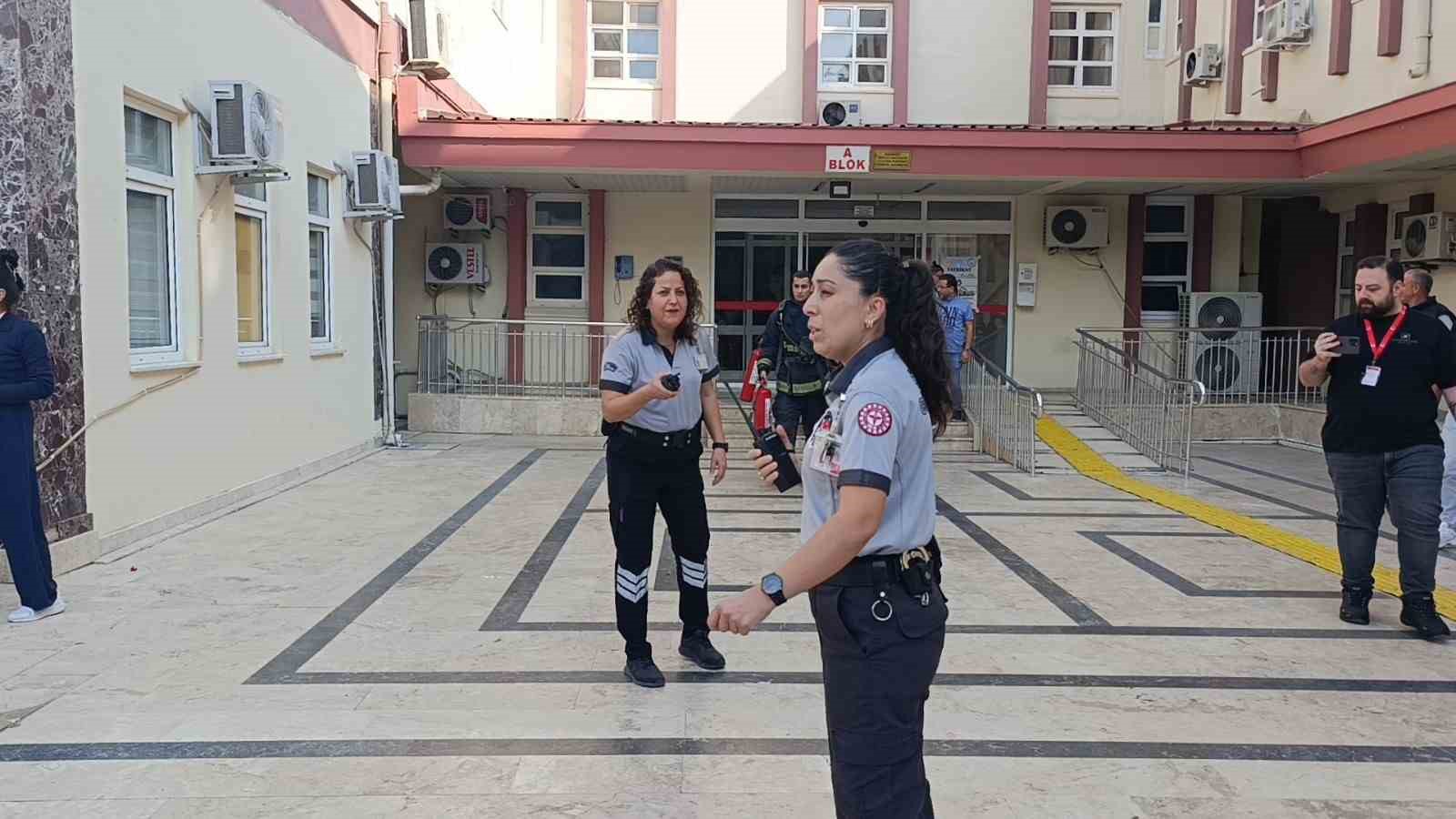yangin tahliyesinde hasta ve yakini rolundeki hastane calisanlarindan oscarlik performans 3 Z9jcmidO