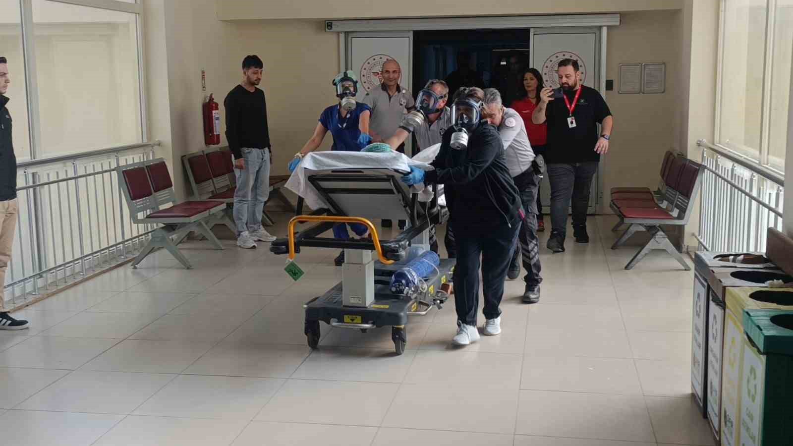 yangin tahliyesinde hasta ve yakini rolundeki hastane calisanlarindan oscarlik performans 7 rQ5mbF22