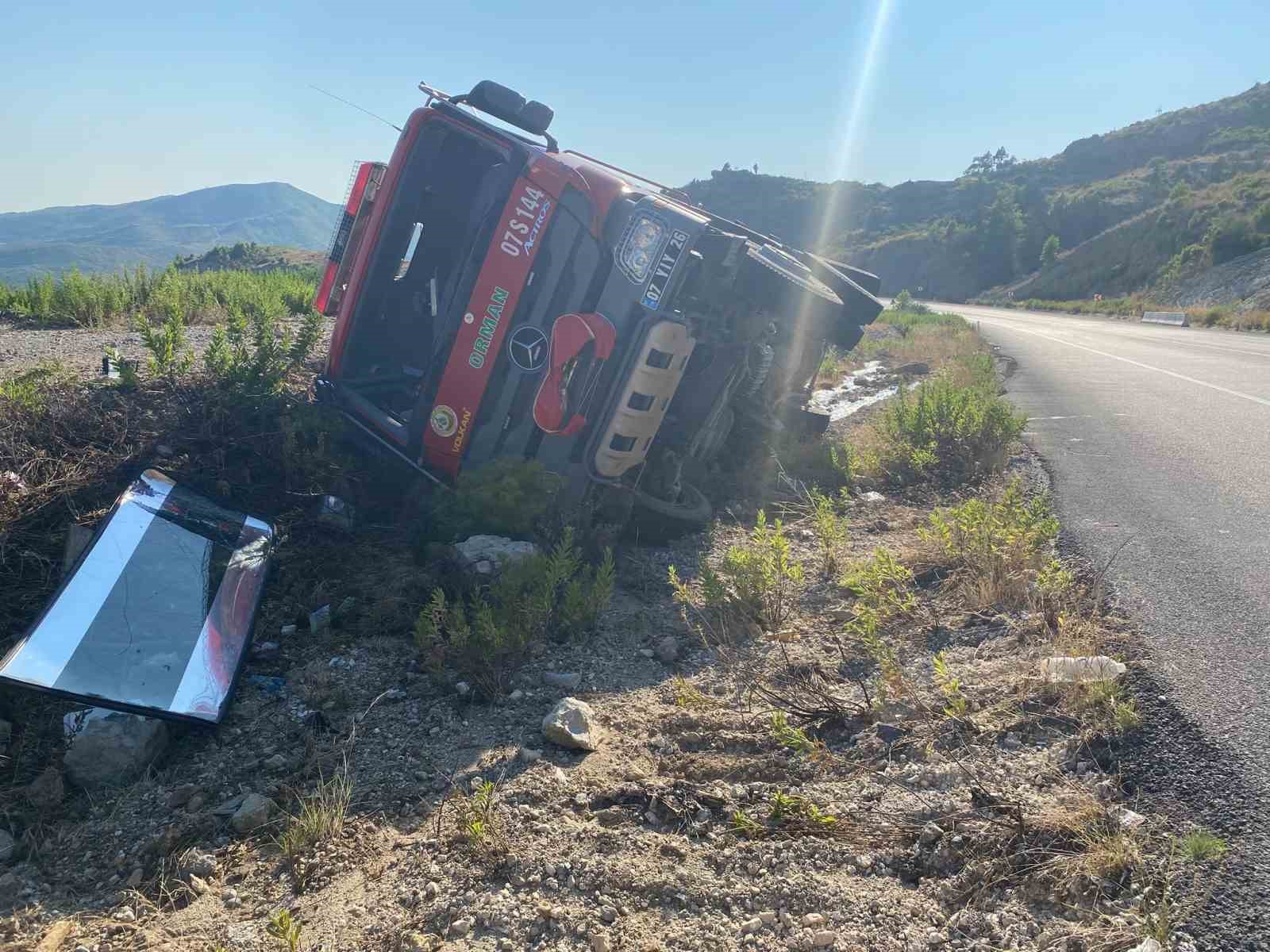 Yangına giden orman ekibinin su ikmal aracı kaza yaptı 6 yangina giden orman ekibinin su ikmal araci kaza yapti 2 1C7K3ith