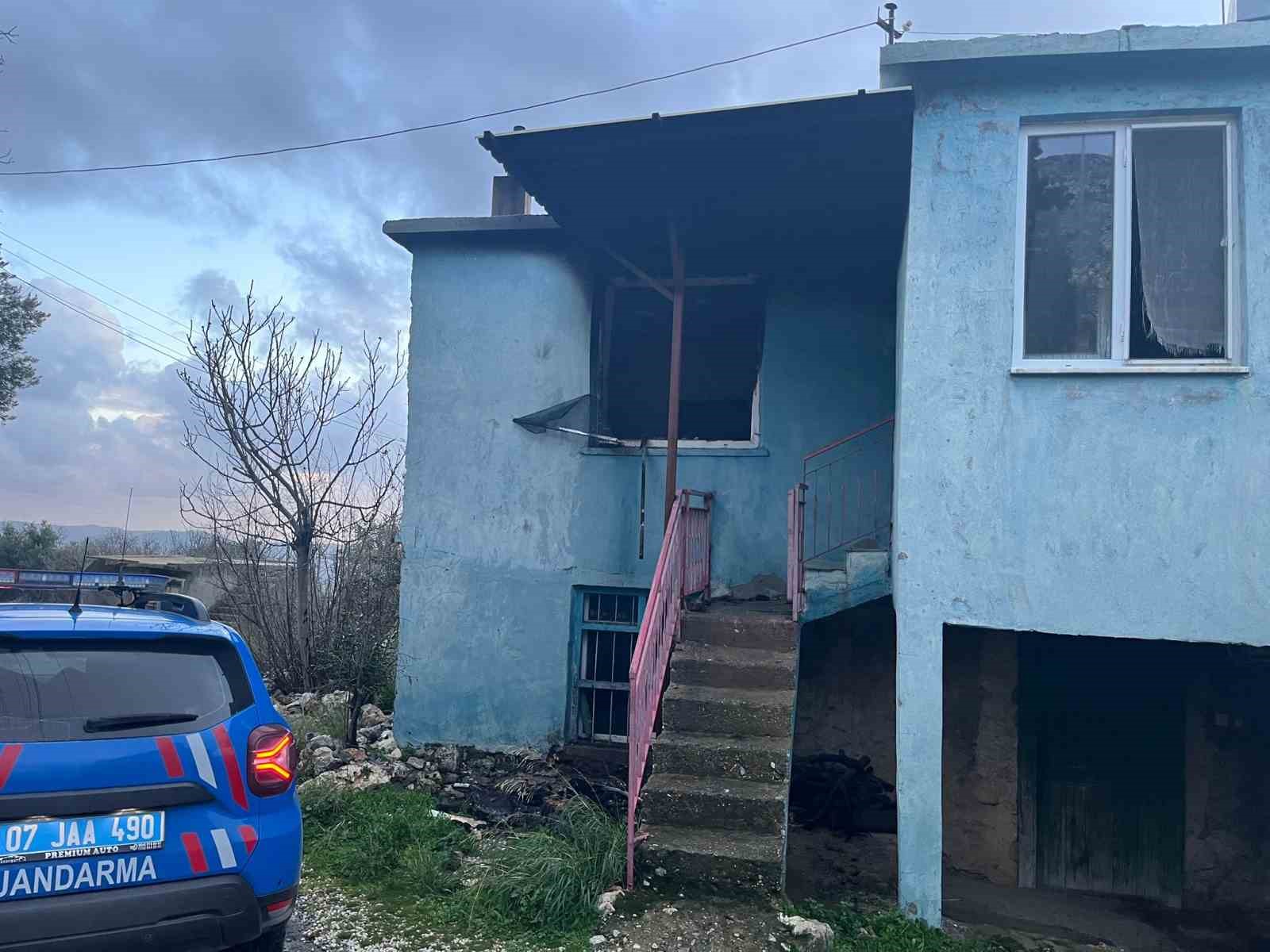 yangina uykuda yakalanan yasli kadin hastaneye kaldirildi 1 JkBUROp4