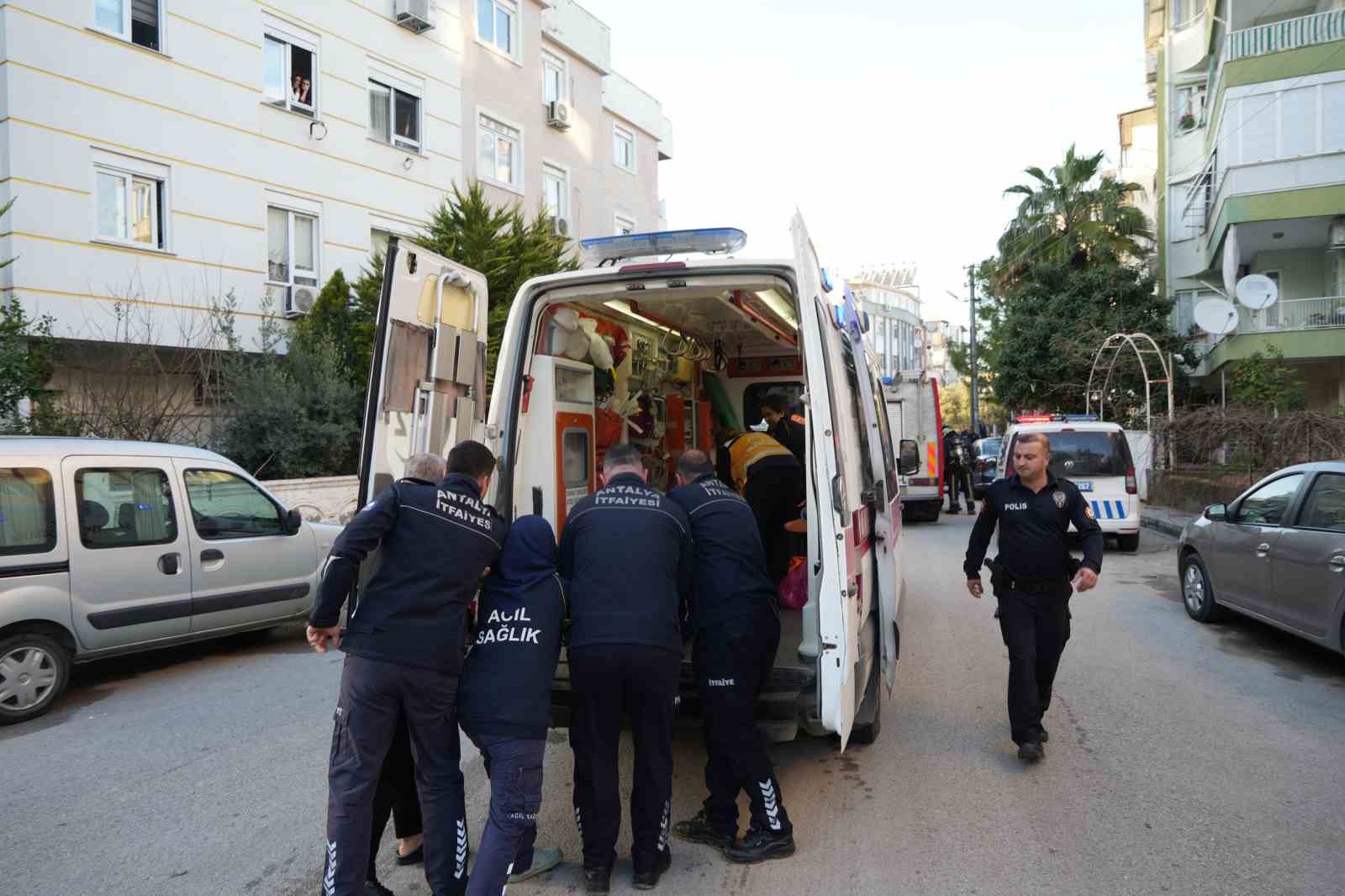yangina uykuda yakalandi alevlere mudahale ederken yaralandi 3 eMSv2HqD