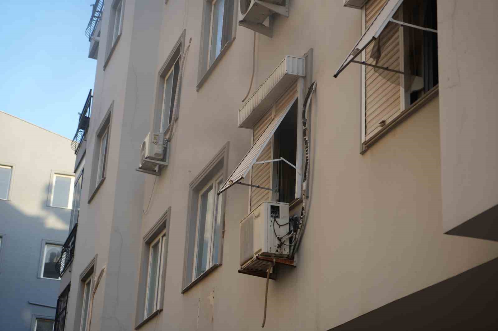 yangina uykuda yakalandi alevlere mudahale ederken yaralandi 4 3Z5Gum3S