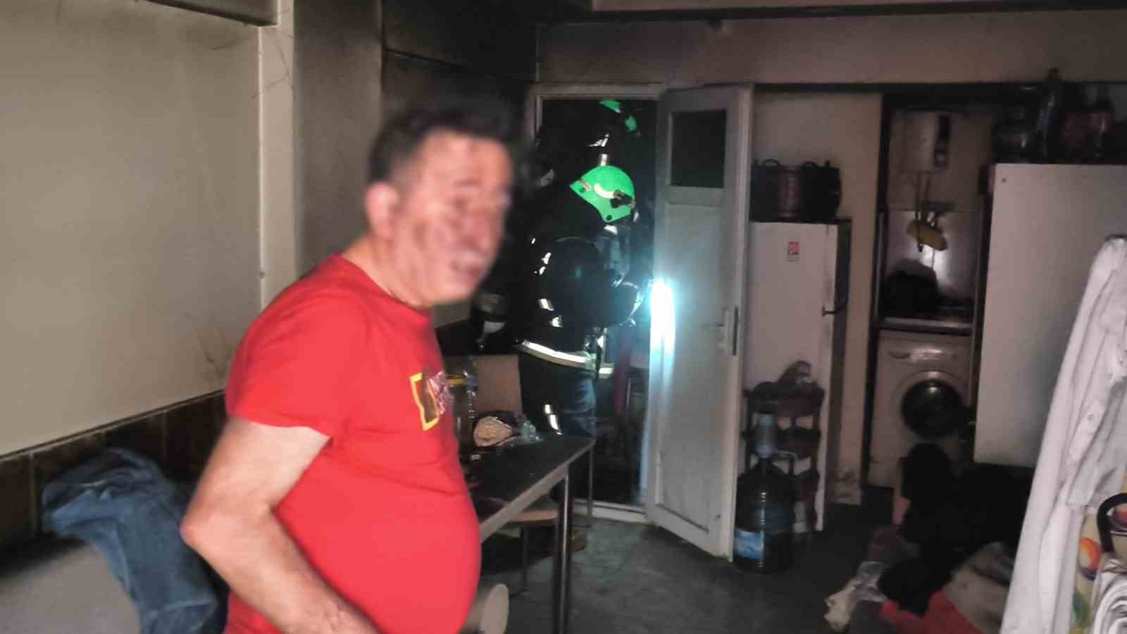 yangina uykuda yakalanip dumandan etkilendi tedaviye guclukle ikna edildi 1 4Jz1d7ru