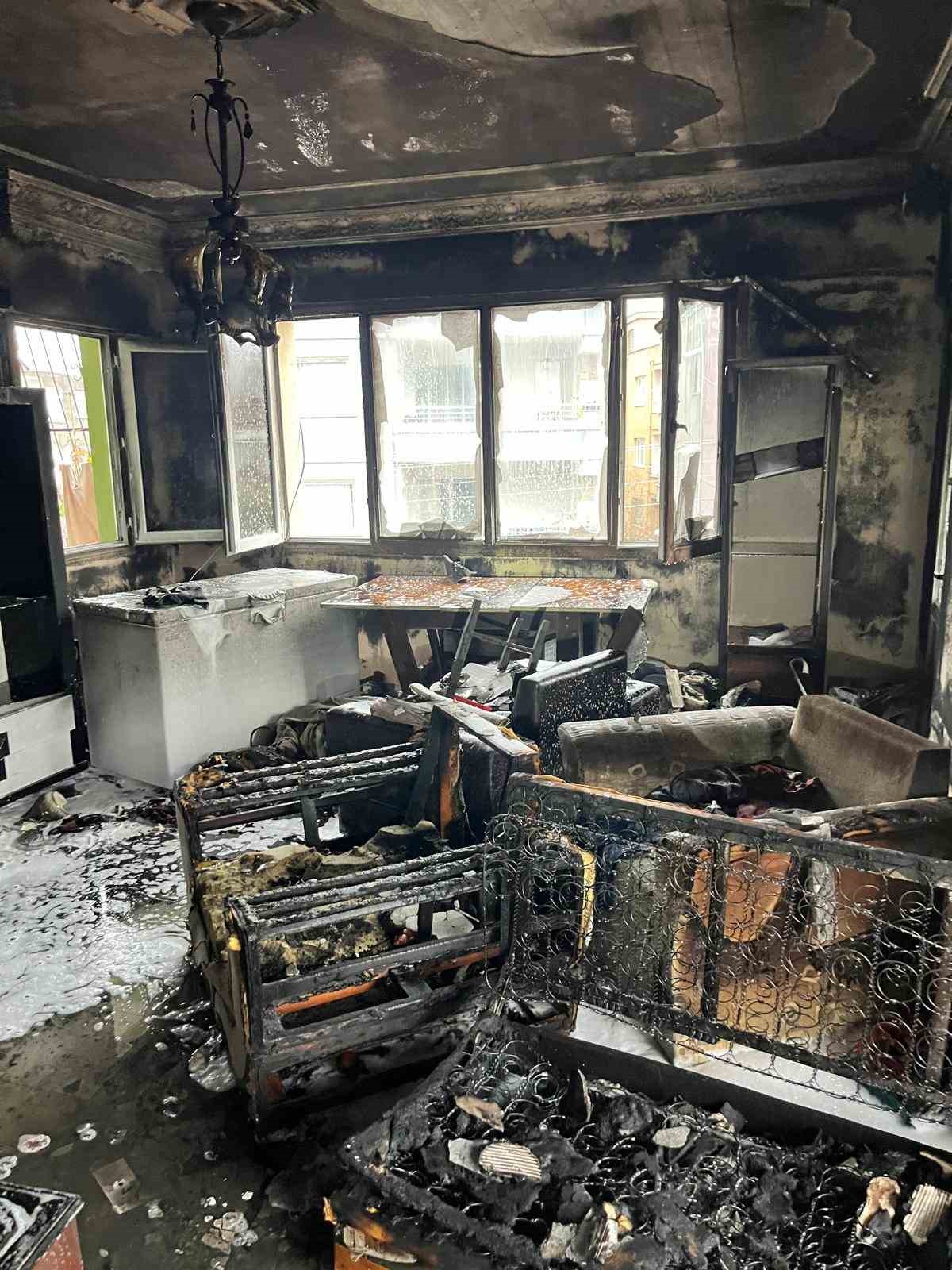 yanginda 4 cocuguyla birlikte felaketi yasayan annenin tek basina verdigi emek kule dondu 6 kRI7BOLH