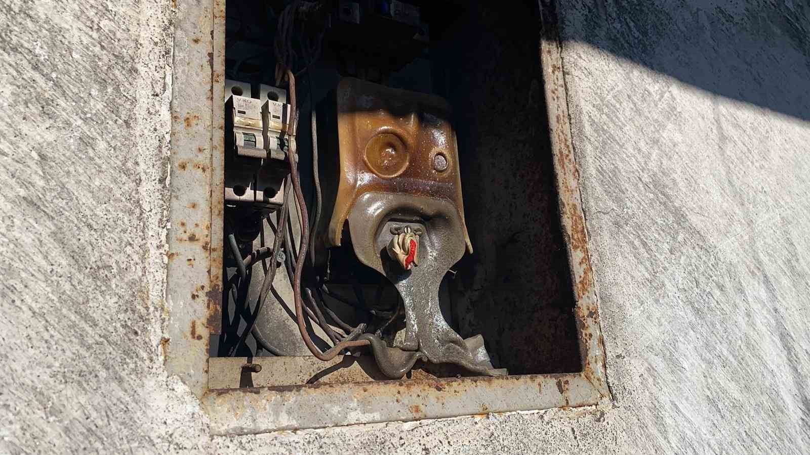 yanginda engelli cocuklari bulunan ailenin evi kule dondu 2 81r33wHK