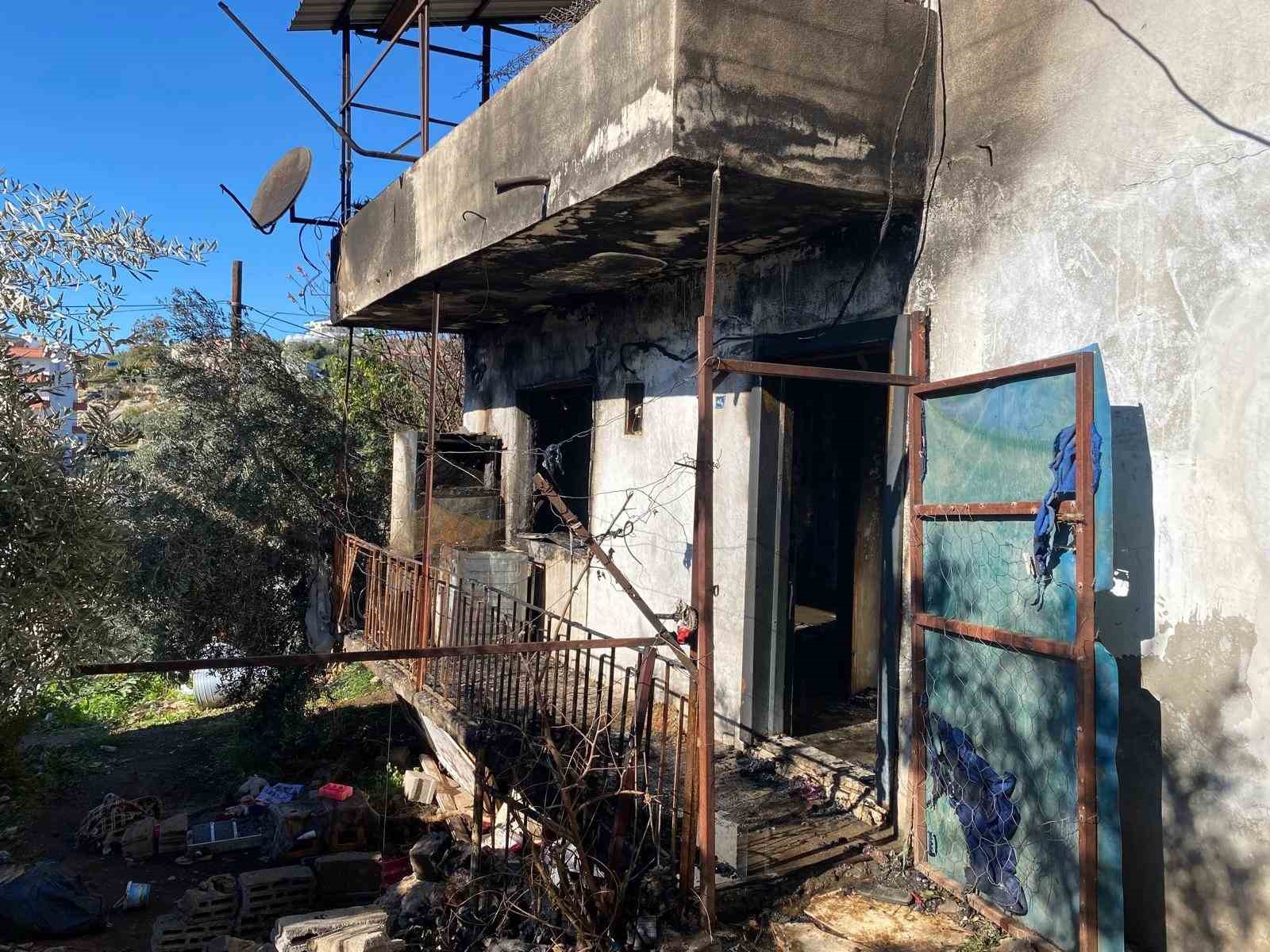 yanginda engelli cocuklari bulunan ailenin evi kule dondu 4 VE7RF4rk
