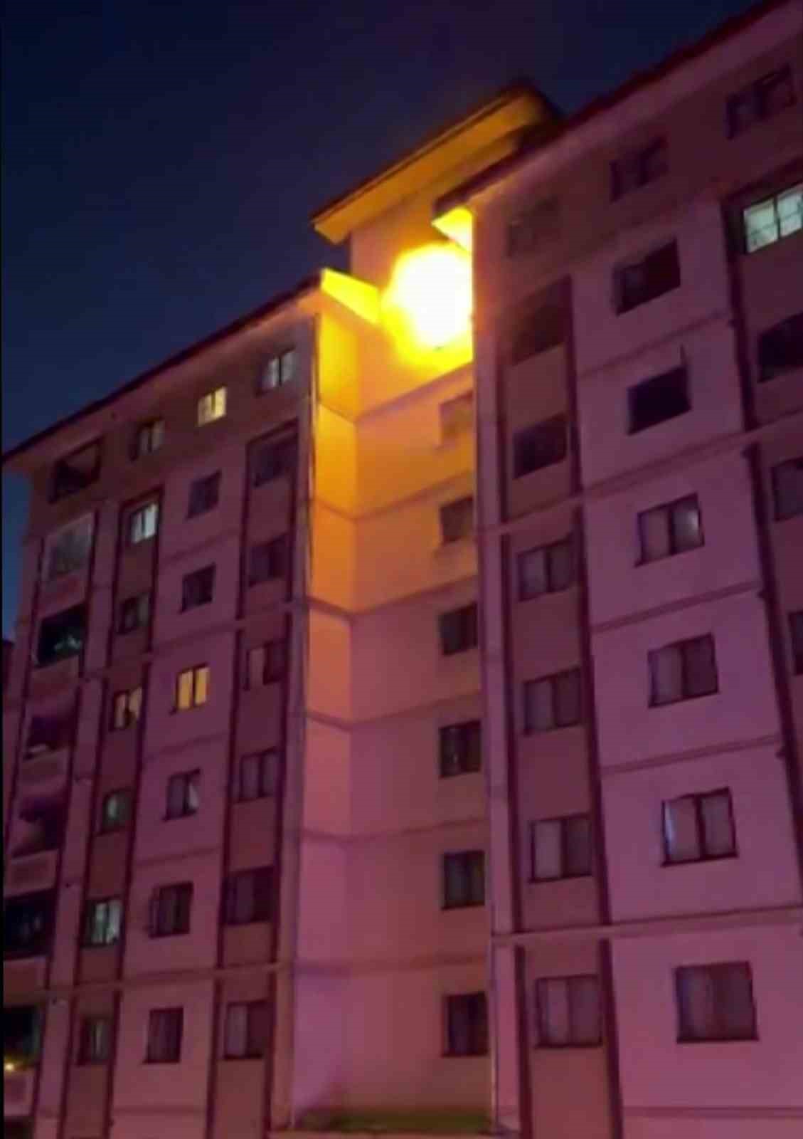 yanginda evdeki tup patladi binada mahsur kalan 13 kisiyi itfaiye ekipleri kurtardi 1 e1zbje1U