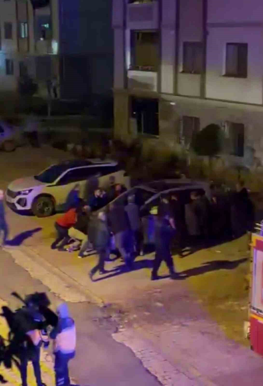 yanginda evdeki tup patladi binada mahsur kalan 13 kisiyi itfaiye ekipleri kurtardi 3 HGM6gPXU