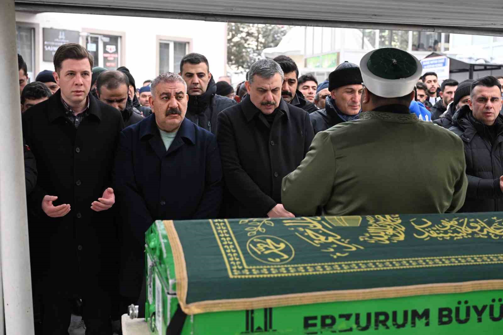 yanginda hayatini kaybeden 2 kisi gozyaslari arasinda topraga verildi 3 GJbSHceF