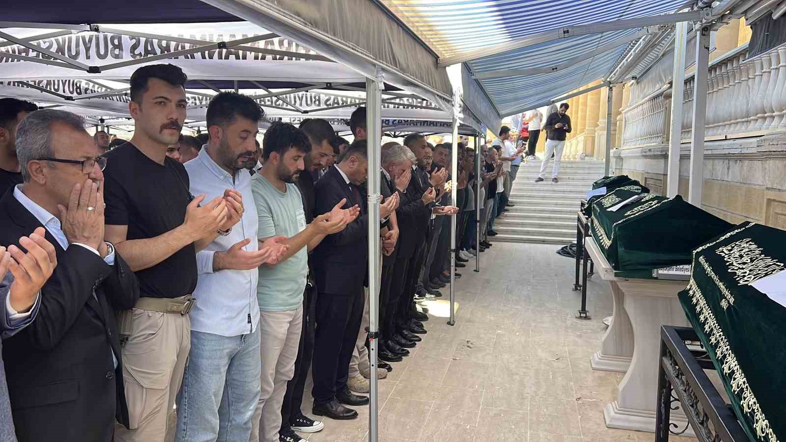 yanginda hayatini kaybeden engelli 3 kardes topraga verildi 2 Tgn3VB5L