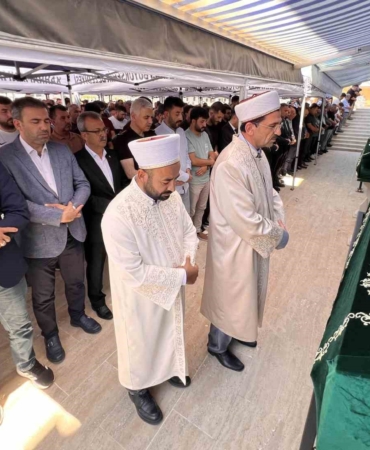 yanginda-hayatini-kaybeden-engelli-3-kardes-topraga-verildi-RJ19xOqE.jpg