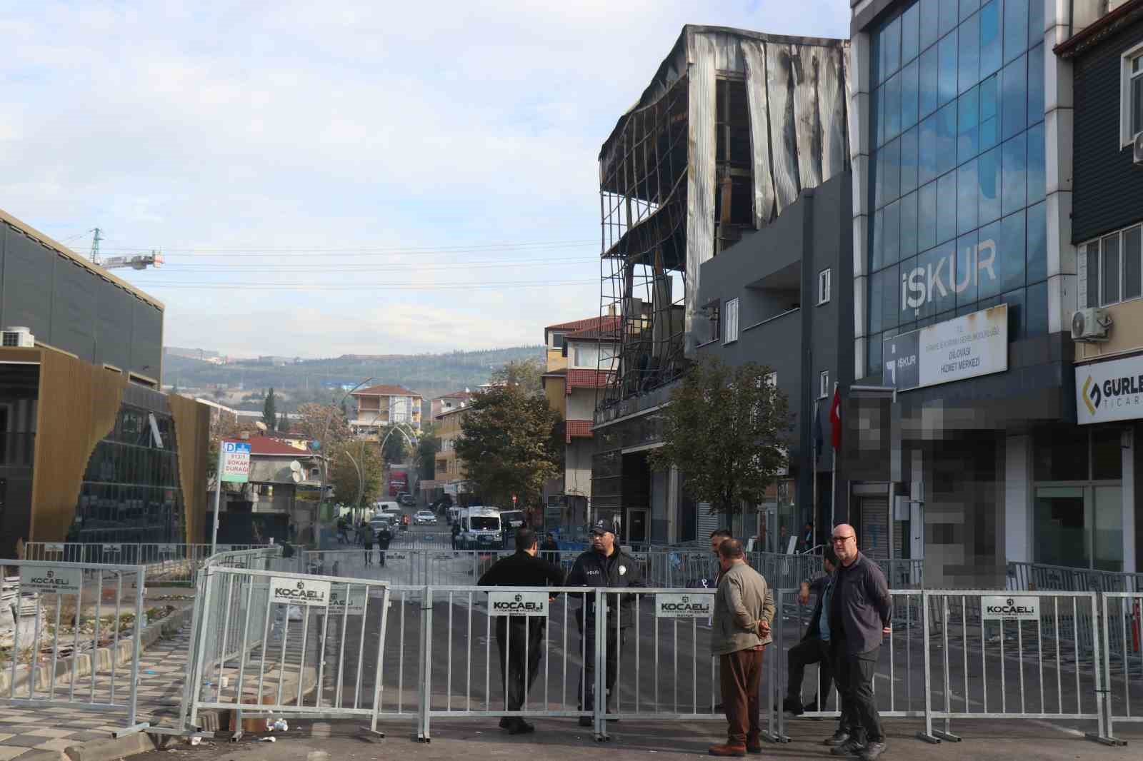 yanginda hayatini kaybeden esmanin esi birbirlerine sarilarak olmusler 2 wmwD89L2