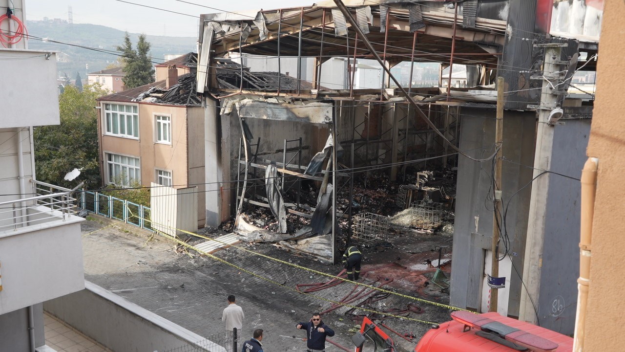 yanginda hayatini kaybeden esmanin esi birbirlerine sarilarak olmusler 4 trSuLKLT