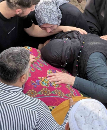 yanginda-hayatini-kaybedenlere-son-veda-ZWjOfmLY.jpg
