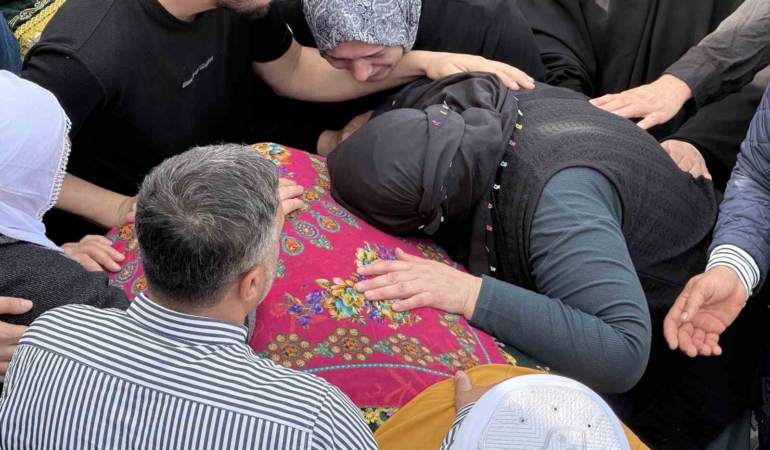 yanginda-hayatini-kaybedenlere-son-veda-ZWjOfmLY.jpg