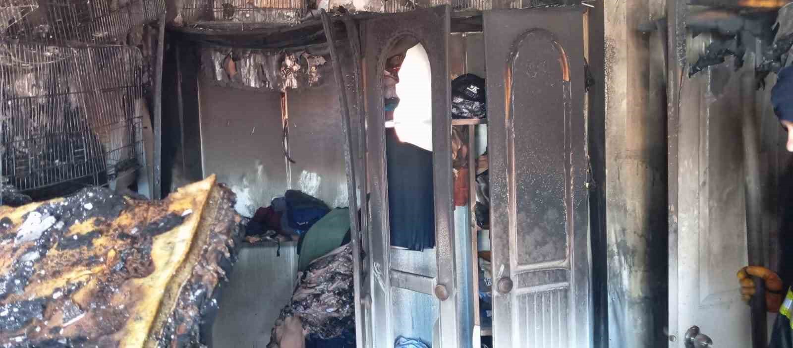 yanginda kuslari yanan cocugu mahalle sakinleri teselli etti 1 uG7Ptu7i