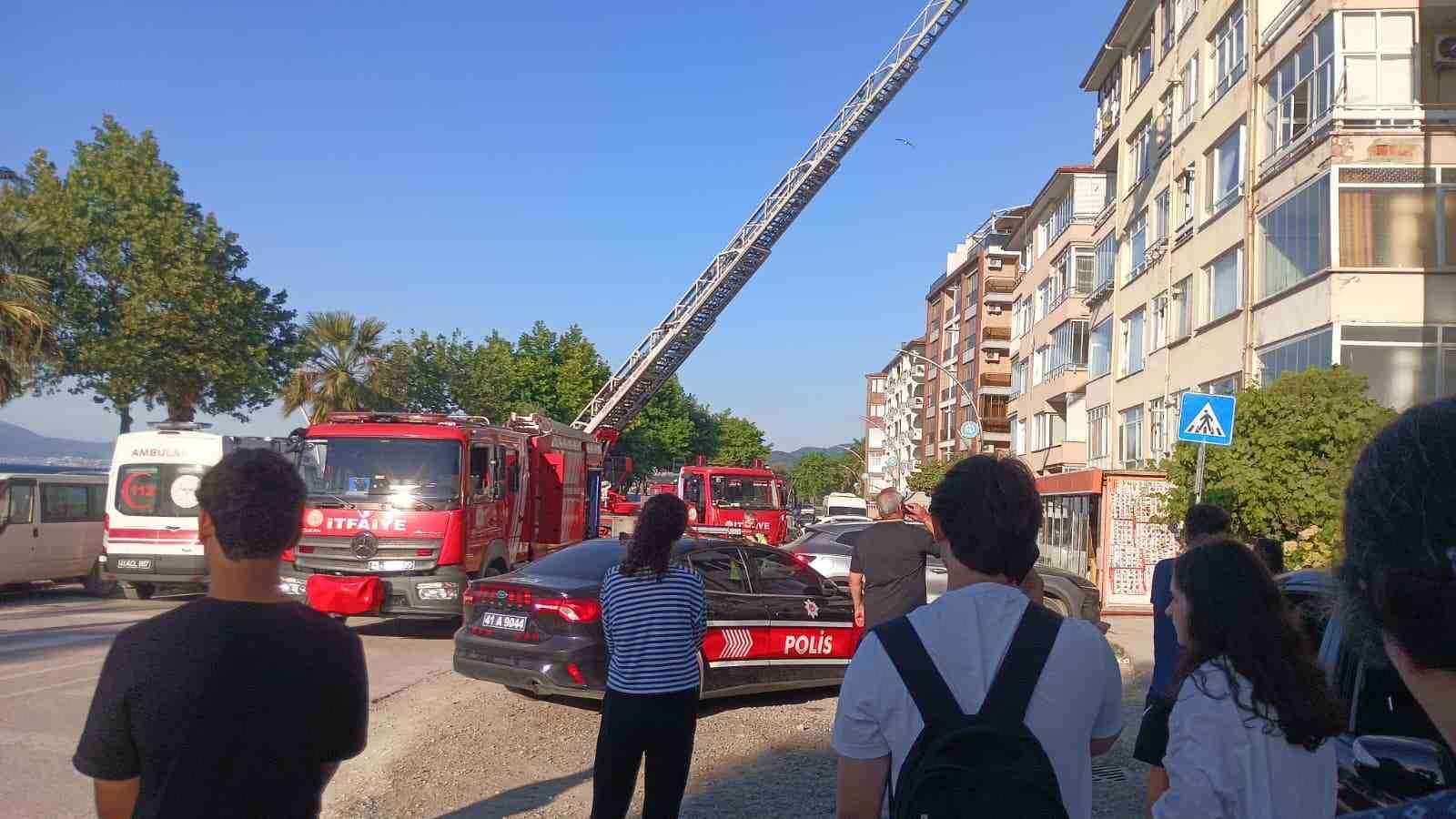 yanginda mahsur kalan kadin ve cocuk kurtarildi 2 T6lAZ5iY