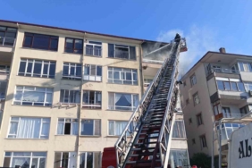 Gaziantep’te saman balyası yüklü tırda yangın 3 thumbnail