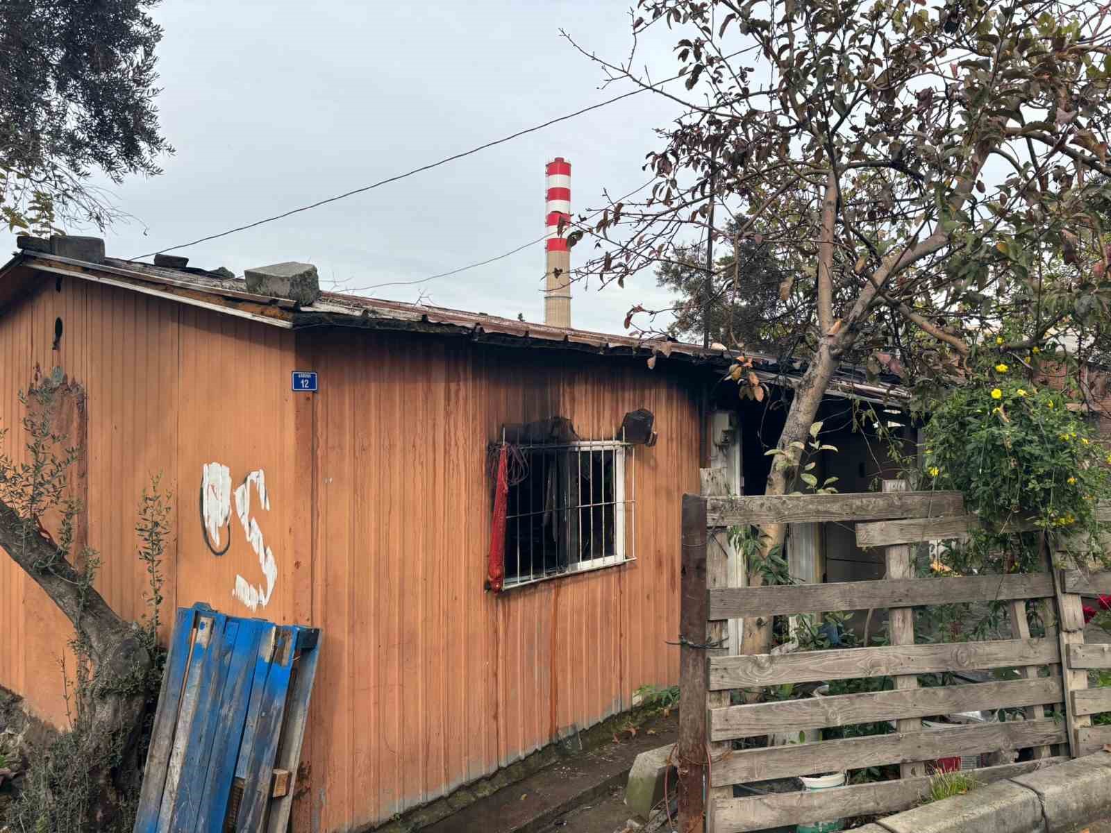 yanginda mahsur kalan yasli adam hayatini kaybetti 2 ay once bacaklari ampute edilmis 3 XB8J3H3z