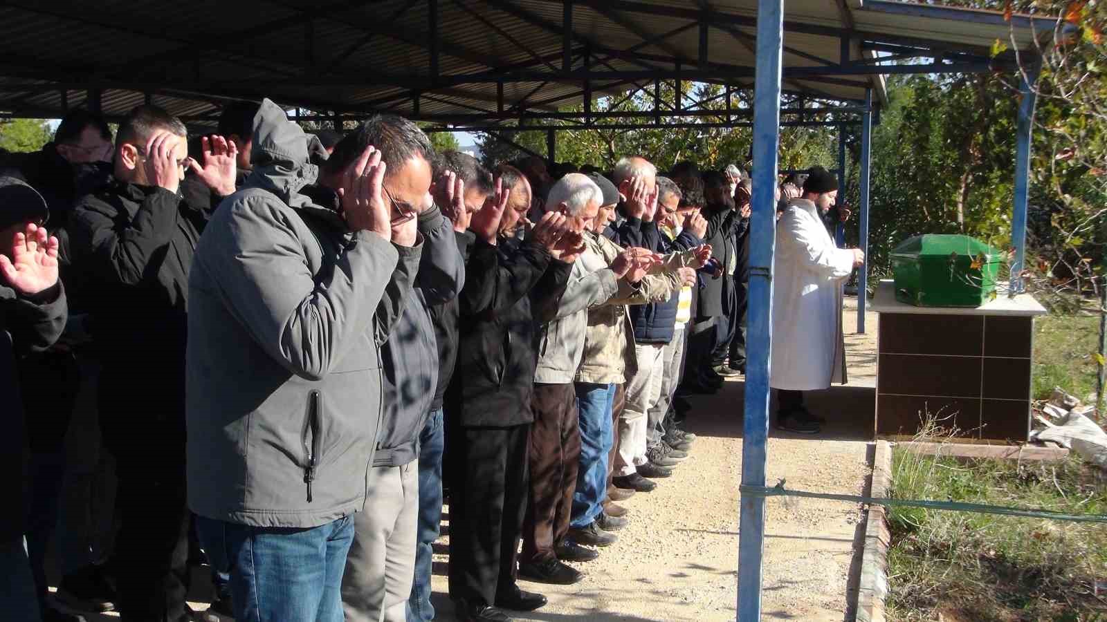 yanginda olen 2 kardese aci veda ayni tabutla getirilip ayni kabre defnedildiler 2 6ZGA8CYl