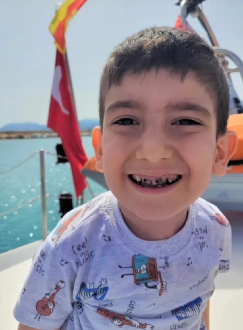 yanginda olen 2 kardese aci veda ayni tabutla getirilip ayni kabre defnedildiler 6 Bi4ZbFtl