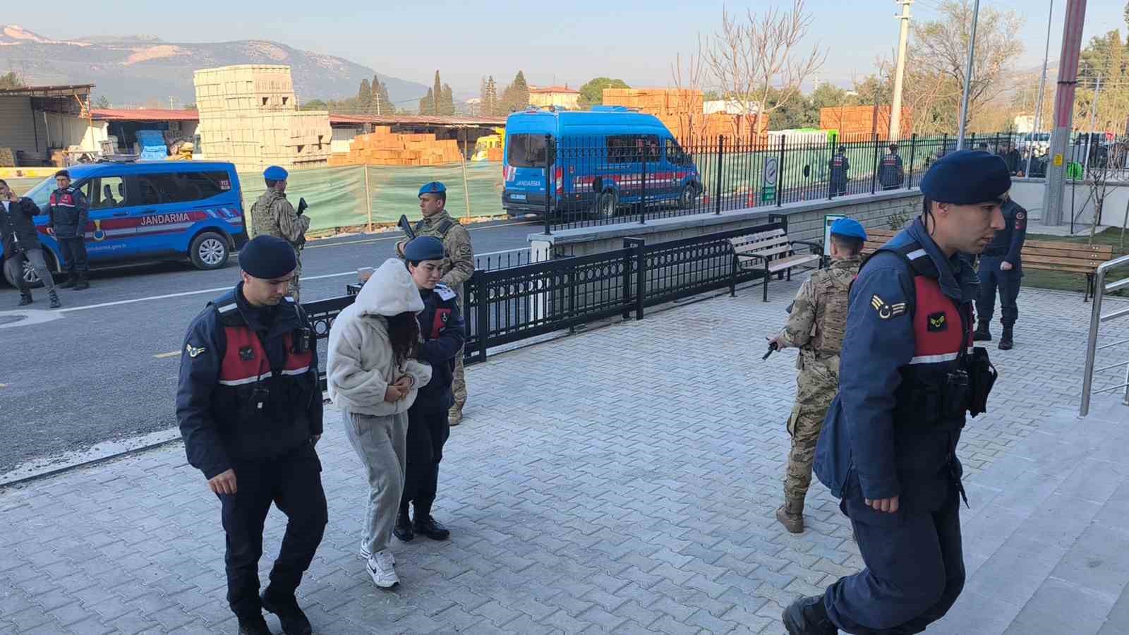 Yangında ölen çift ile ilgili kundaklama iddiası: Torunu ve 5 kişi adliyeye sevk edildi 7 yanginda olen cift ile ilgili kundaklama iddiasi torunu ve 5 kisi adliyeye sevk edildi 25PCywTb