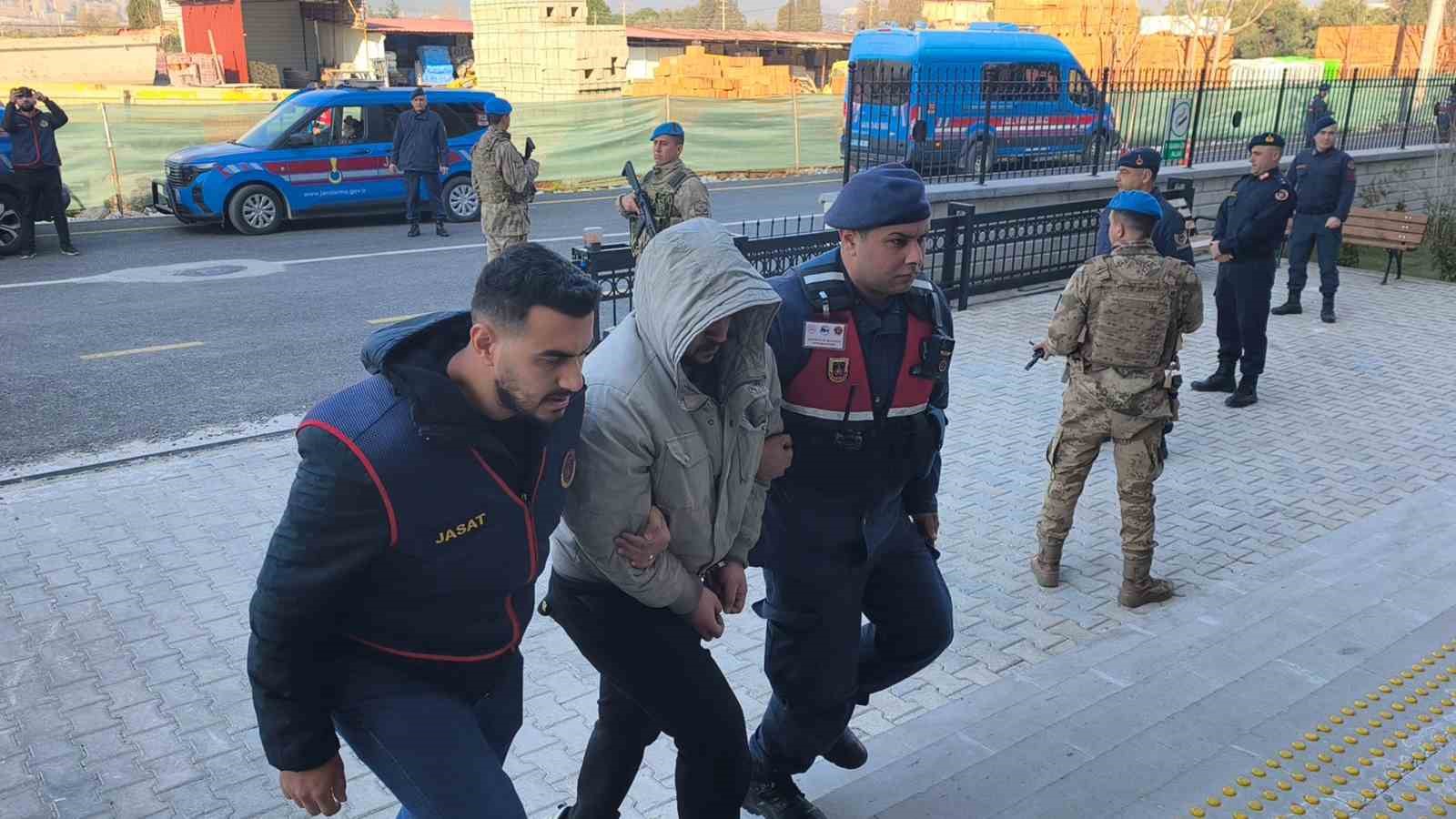 Yangında ölen çift ile ilgili kundaklama iddiası: Torunu ve 5 kişi adliyeye sevk edildi 5 yanginda olen cift ile ilgili kundaklama iddiasi torunu ve 5 kisi adliyeye sevk edildi