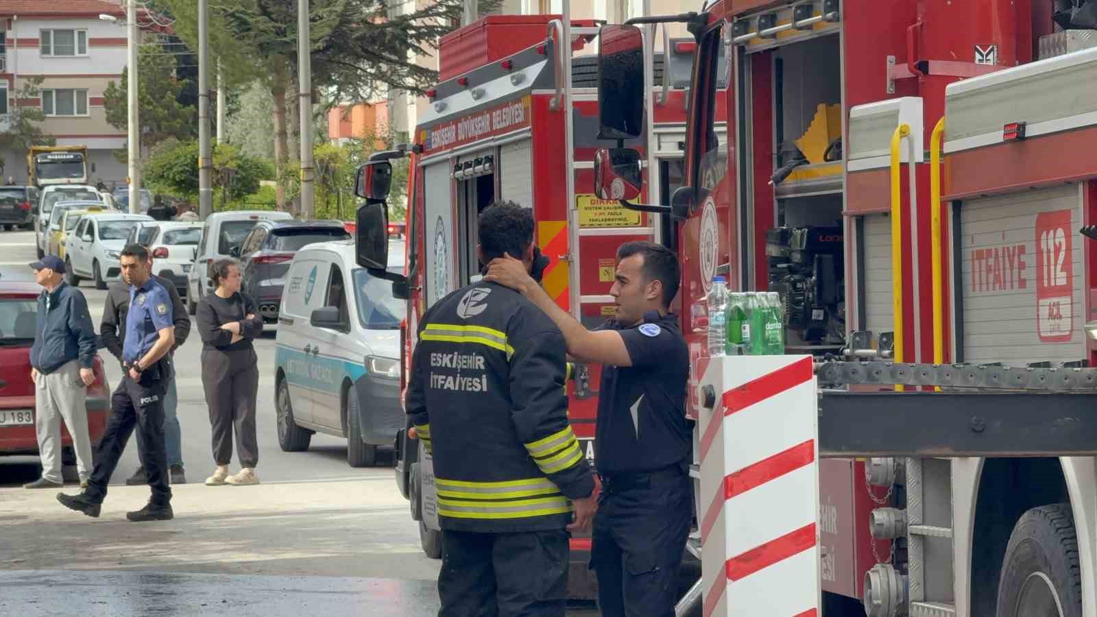 yanginda surunerek kacmaya calisan kadinin durumu agir 4 8erq2FJP