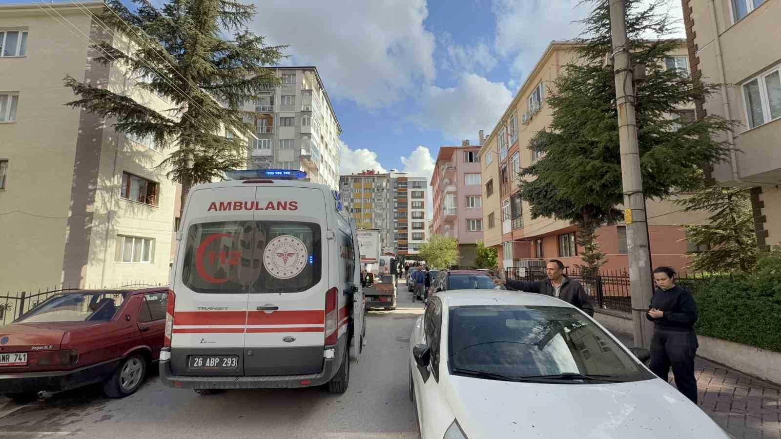 yanginda surunerek kacmaya calisan kadinin durumu agir 5 WyLMlgir