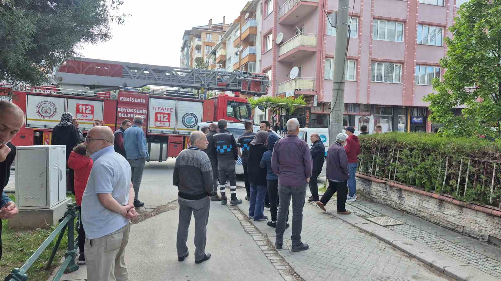 yanginda surunerek kacmaya calisan kadinin durumu agir 6 sqdgCXqI