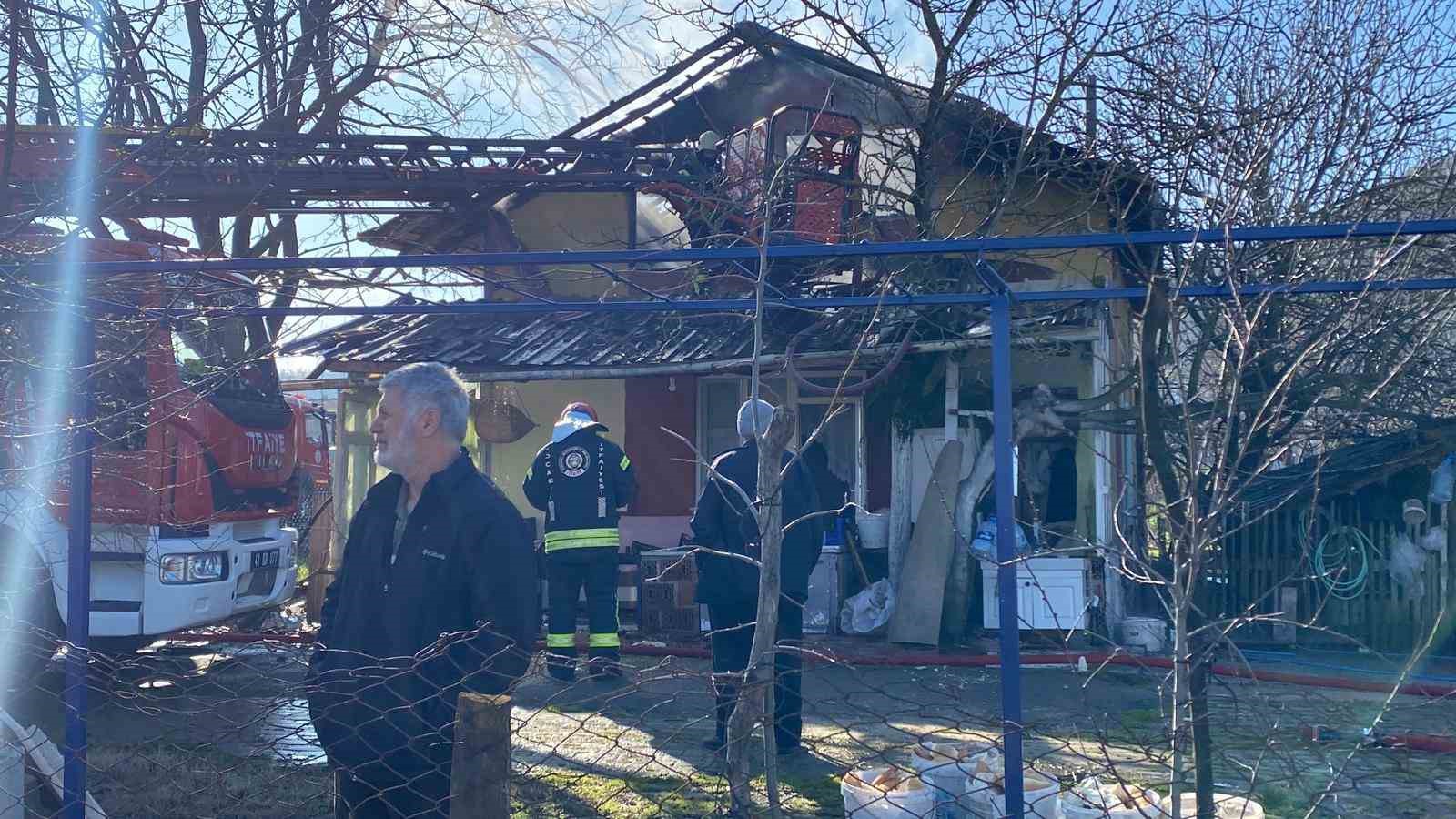 yangini sondurmeye calisan ev sahibi yaralandi 2