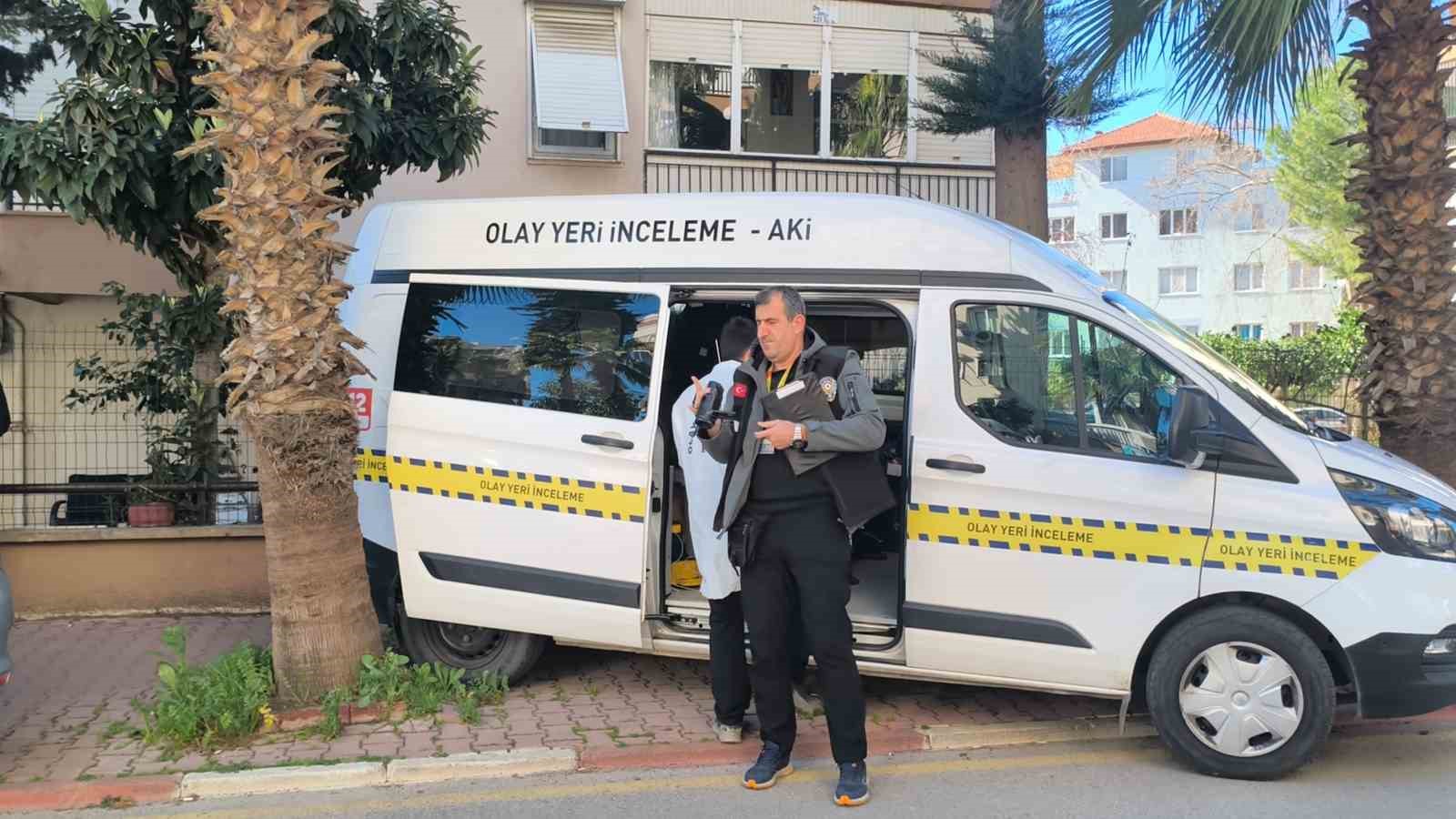 yanindaki kadini oldurup ayni silahla intihar etti 2 ShEzmAzP