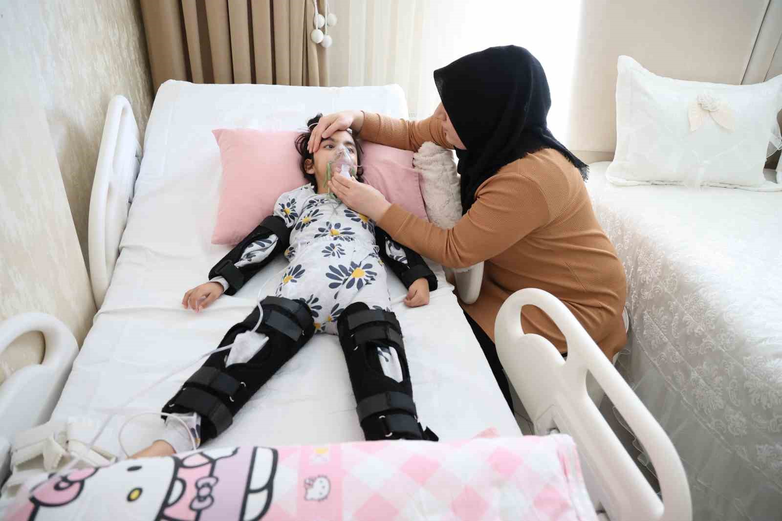 yanlis igne iddiasiyla yatalak olan 4 yasindaki mihra yasam mucadelesi veriyor 0 WEdzBPRO