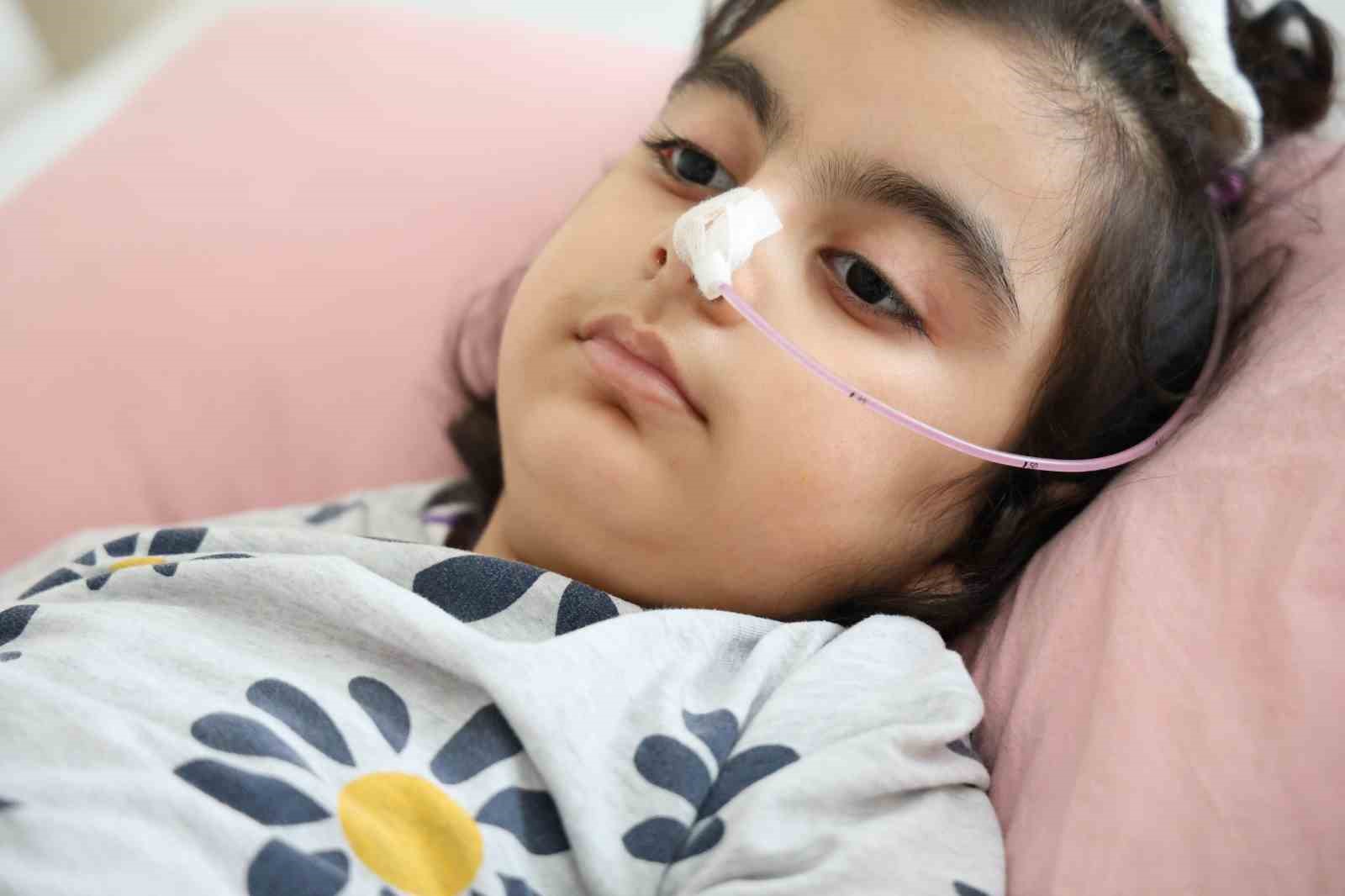 yanlis igne iddiasiyla yatalak olan 4 yasindaki mihra yasam mucadelesi veriyor 4