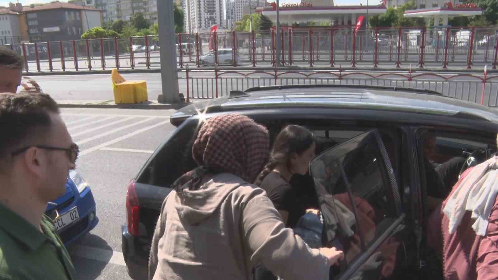 Yanlış okula geldi, sınava yetiştirmek için vatandaş seferber oldu 10 yanlis okula geldi sinava yetistirmek icin vatandas seferber oldu 6 spenAvCv
