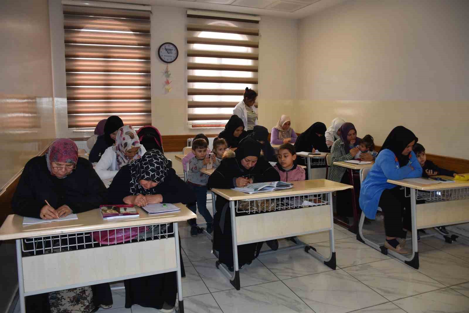 yanlis otobuse binmemek icin 65 yasinda okuma yazma ogrendi 1 35SzvC1s