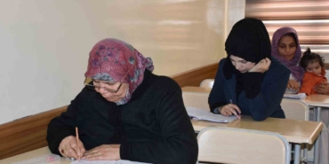 yanlis-otobuse-binmemek-icin-65-yasinda-okuma-yazma-ogrendi-1h2xUV5X.jpg