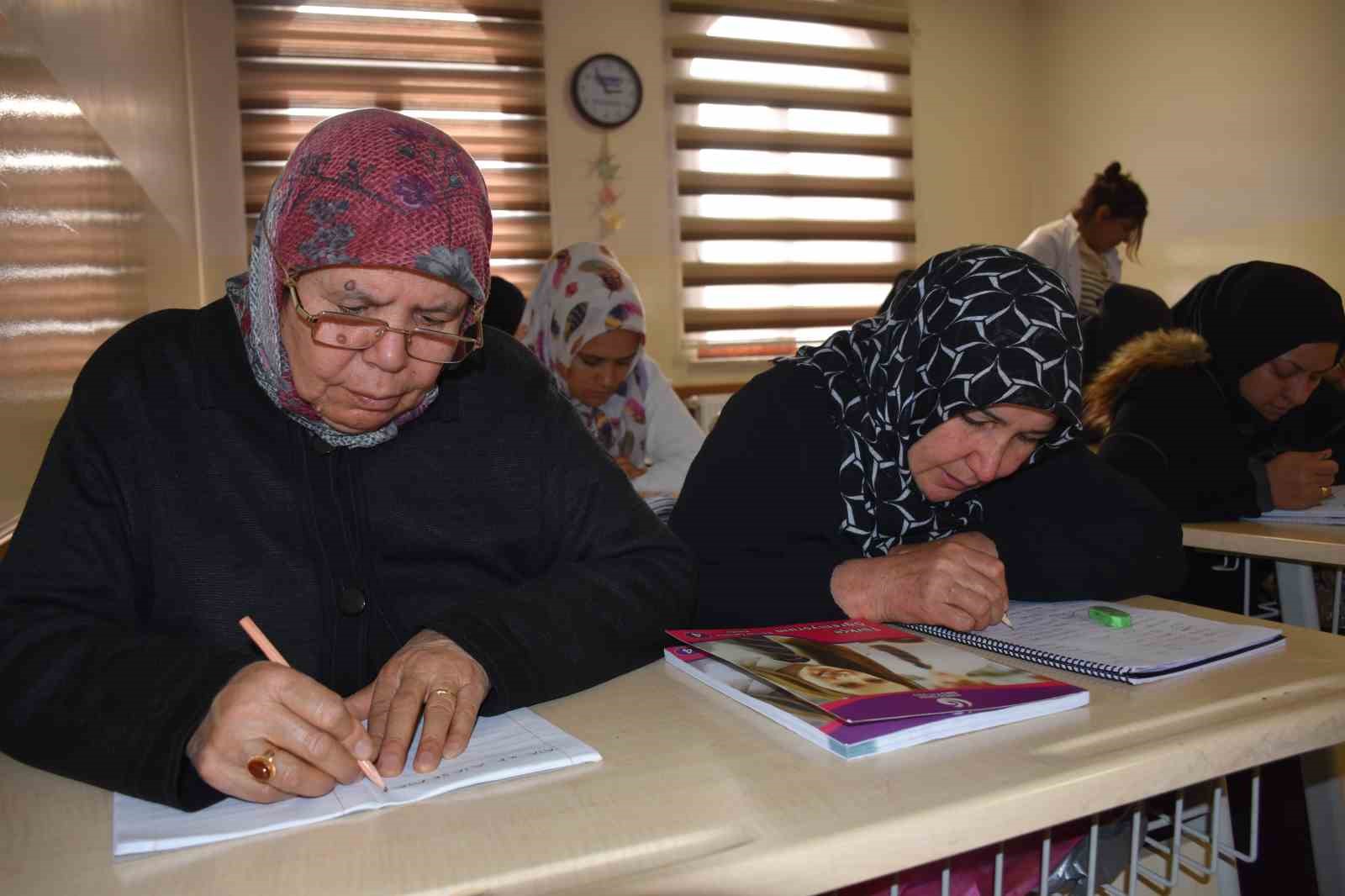 yanlis otobuse binmemek icin 65 yasinda okuma yazma ogrendi 3 w4fpWGjW