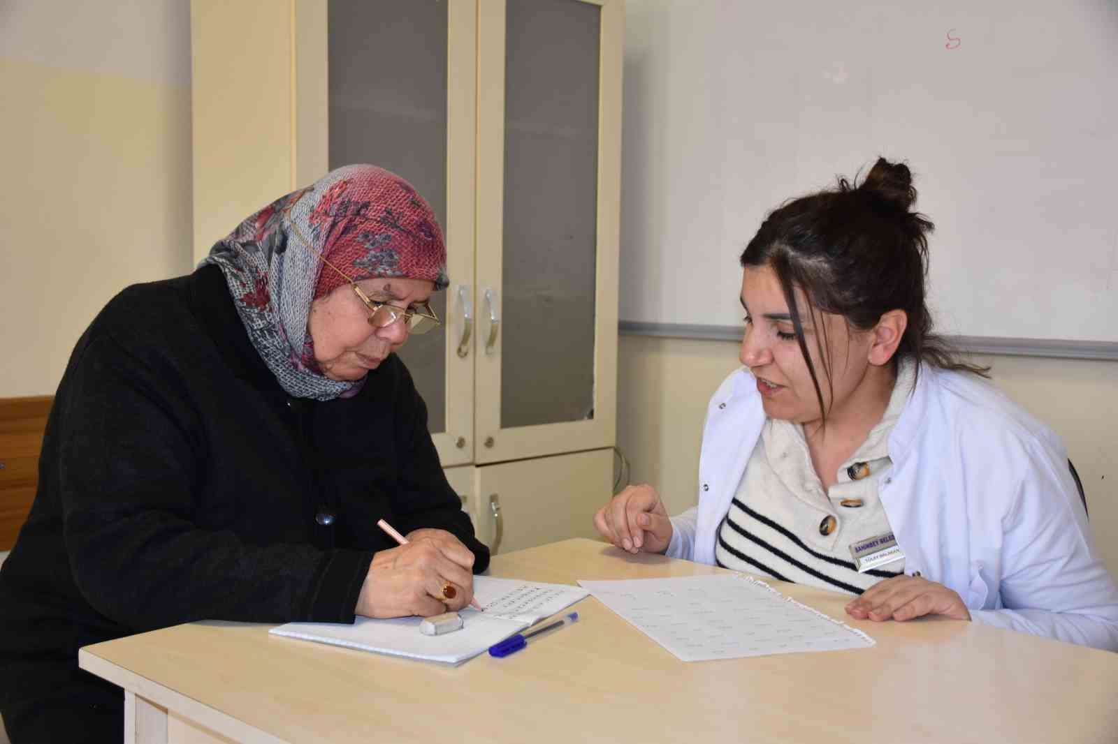 yanlis otobuse binmemek icin 65 yasinda okuma yazma ogrendi 4