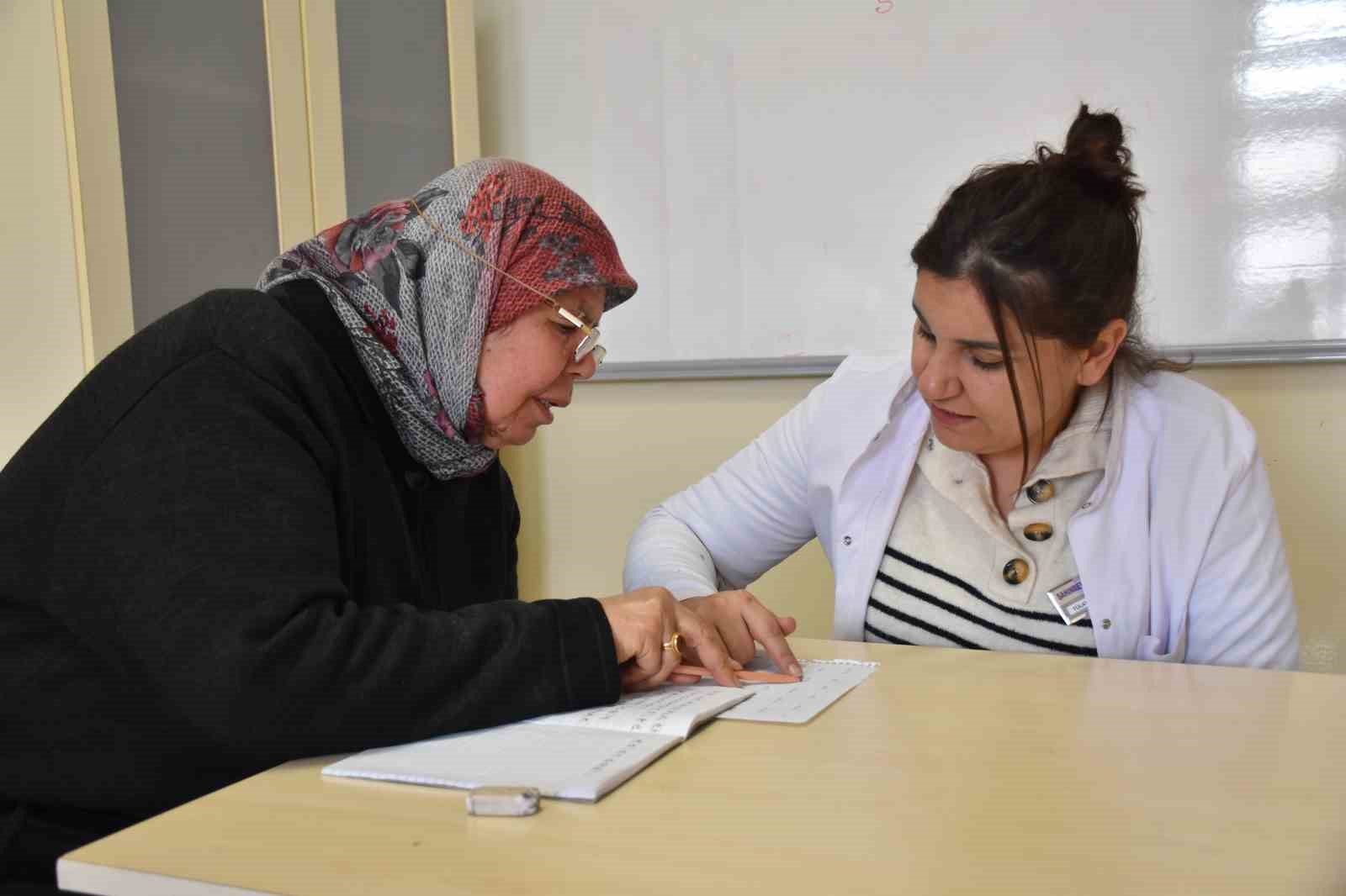yanlis otobuse binmemek icin 65 yasinda okuma yazma ogrendi 5 zKWY7F8n