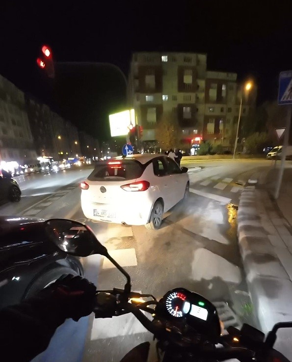 yanlis trafik isigina uyan surucu arac kuyruguna sebep oldu 0 2uNJ4m6d