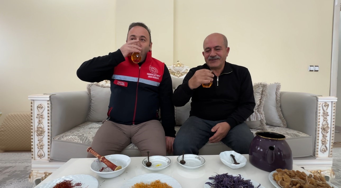 "Yapamazsın" diyenlere inat yetiştirdiği safran ve salebi evinde tüketiyor 14 yapamazsin diyenlere inat yetistirdigi safran ve salebi evinde tuketiyor 10 WRcdjp6a