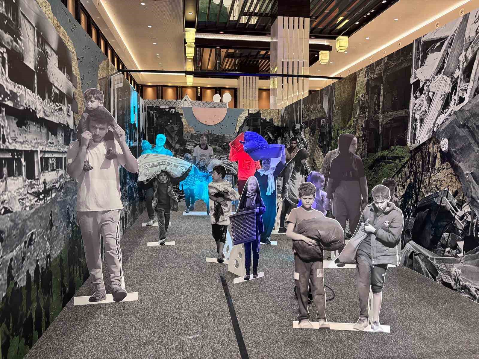 Yapay zeka ile canlandırılan aile hikayeleri ‘Bütün Mutlu Aileler Birbirine Benzer’ sergisinde ziyaretçilerle buluşuyor 4 yapay zeka ile canlandirilan aile hikayeleri butun mutlu aileler birbirine benzer sergisinde ziyaretcilerle bulusuyor