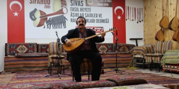 yapay-zeka-sivas-turkulerine-de-el-atti-asiklar-ikiye-bolundu-JgulBPEN.jpg