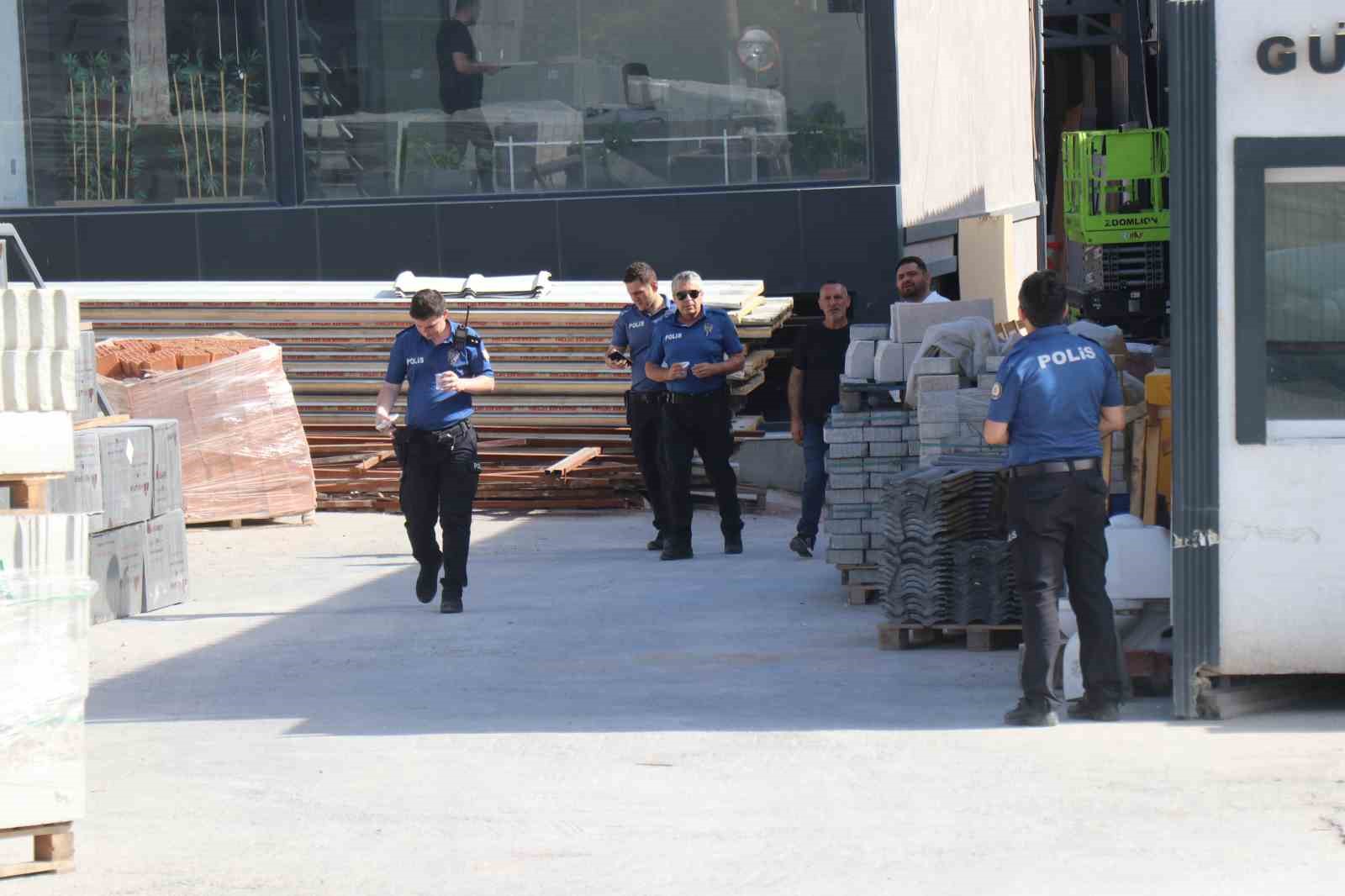Yapı malzemeleri firmasında asansör kazası: 6 yaralı 5 yapi malzemeleri firmasinda asansor kazasi 6 yarali 1 VjsGeKWN