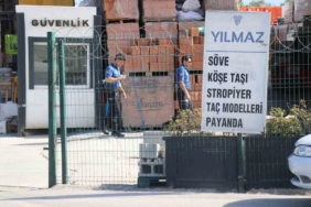 Tersanede bakımdaki gemide yangın 1 thumbnail