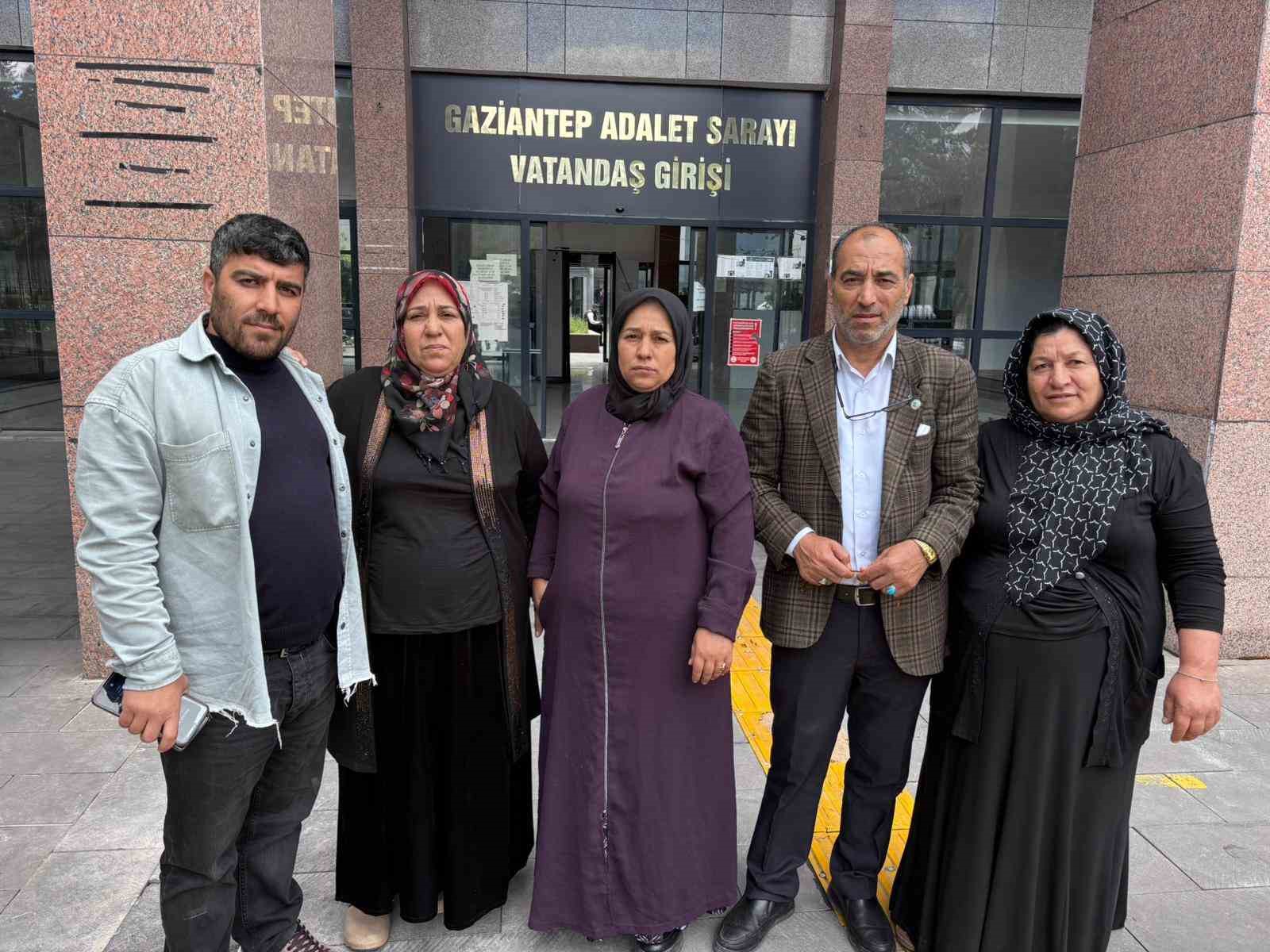 Yapılan iğne sonrası ölen Abdurrezzak Baysal’ın acılı annesi: "Hastanenin kapatılmasını istiyoruz" 5 yapilan igne sonrasi olen abdurrezzak baysalin acili annesi hastanenin kapatilmasini istiyoruz 1 MApNUfQl