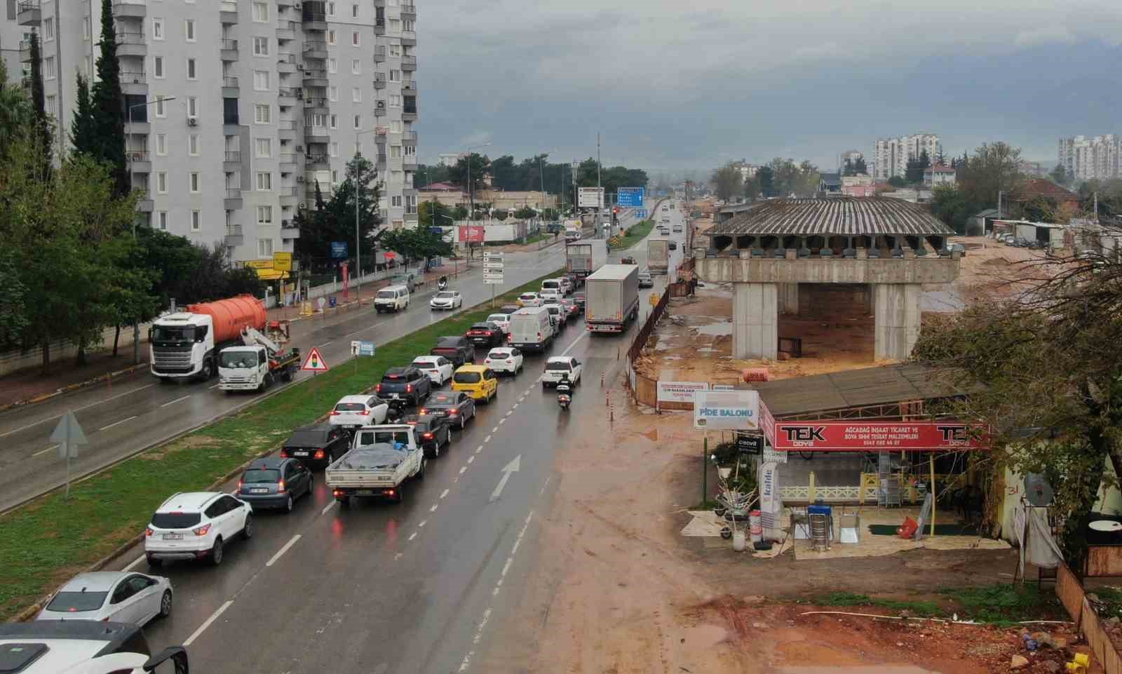 yapimi devam eden koprulu kavsak insaati pideciye takildi 10 dcsRnwcp