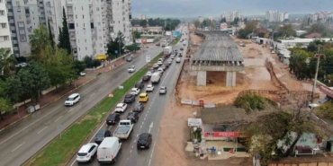 yapimi-devam-eden-koprulu-kavsak-insaati-pideciye-takildi-CMzXILu2.jpg