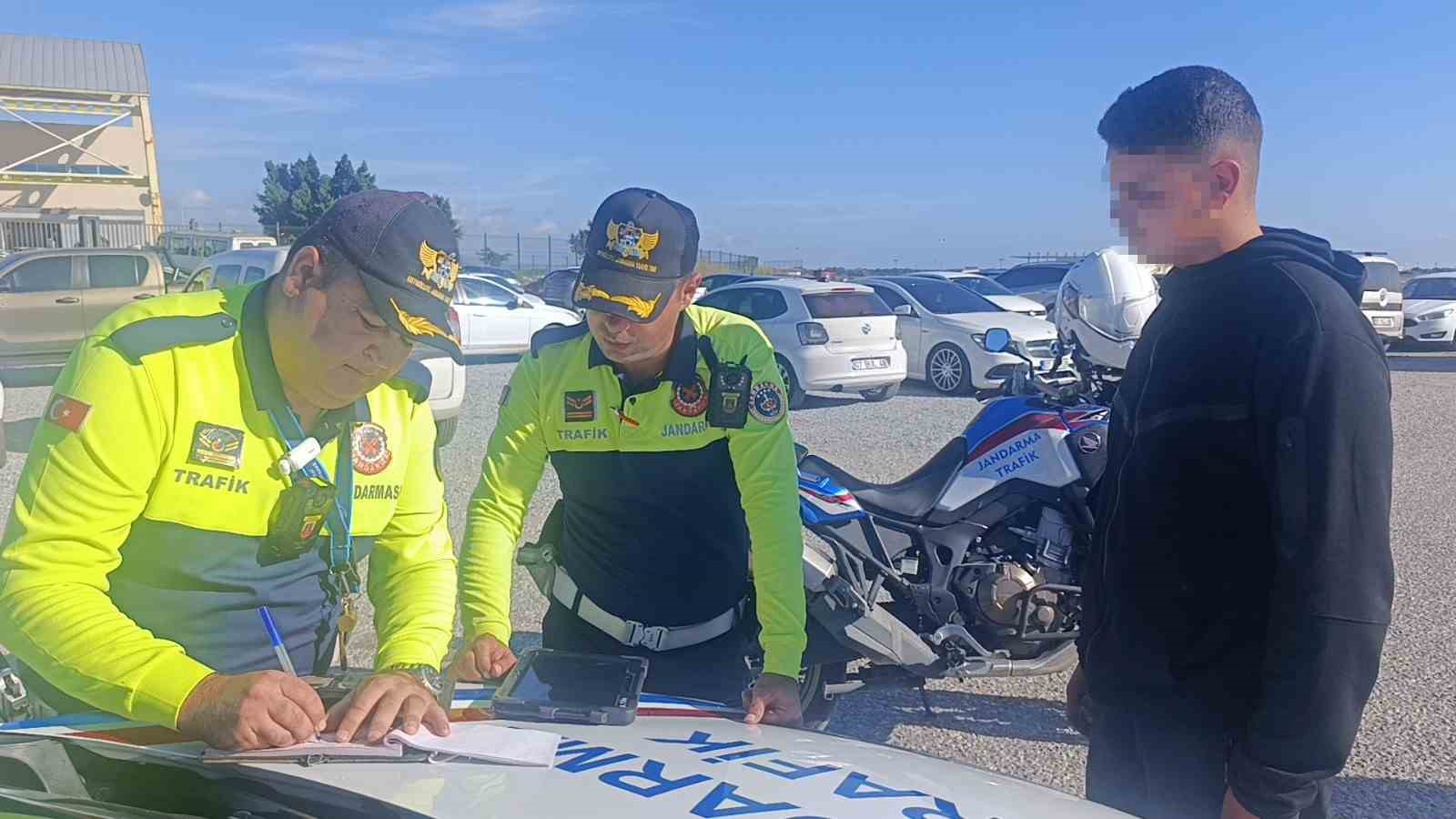 yaptiklarimizdan pisman degiliz aklimiz yapamadiklarimizda dediler 220 bin lira ceza yediler 2 qgY9k1XT